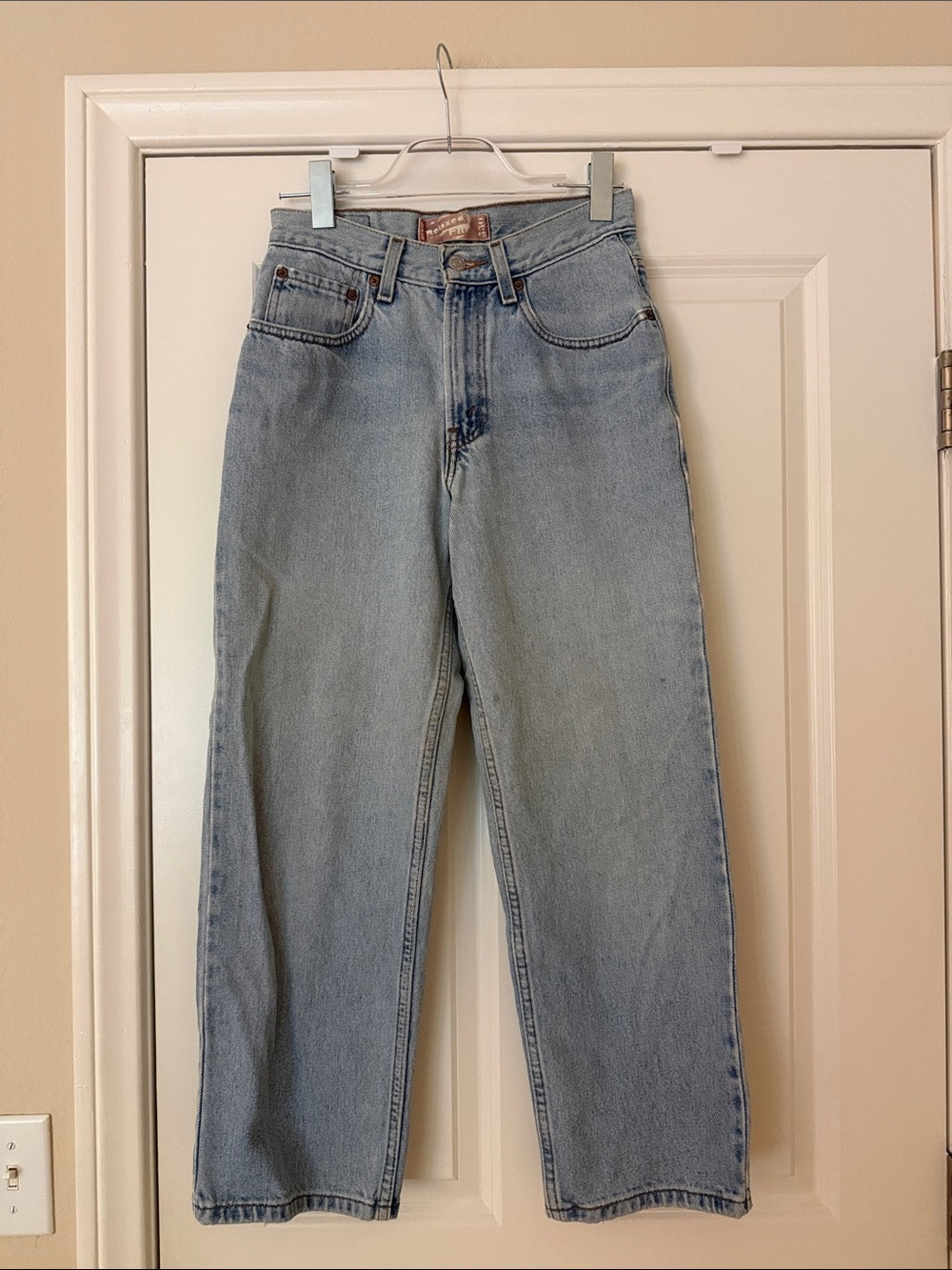 Vintage Levi's Relaxed Fit 550 Straight Leg Midrise Jeans in Light Blue Wash